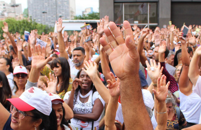 Projeto petista que susta decreto de Bolsonaro contra conselhos é aprovado