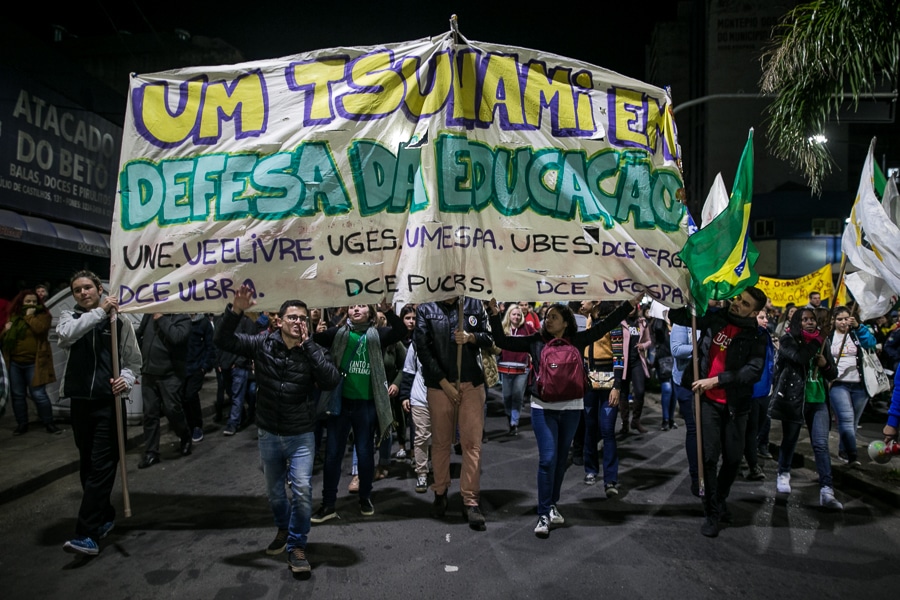 Em 8 meses, Bolsonaro toma medidas que comprometem autonomia universitária