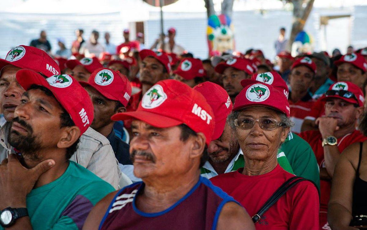 Movimentos erguem acampamento contra despejo do Centro Paulo Freire (PE)