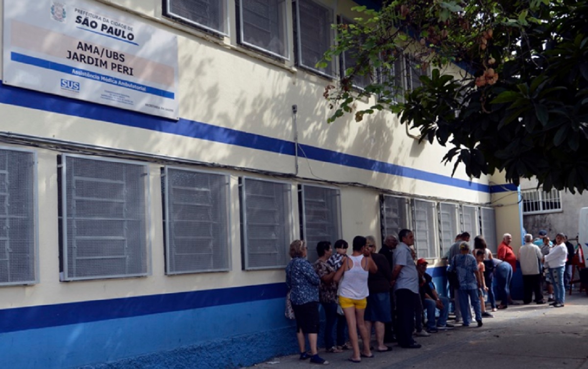 Omissão de Bolsonaro pode deixar periferia de São Paulo sem médicos