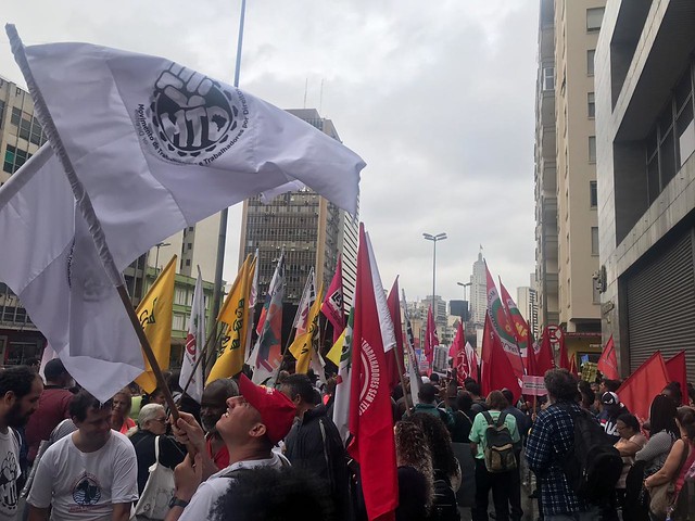 Manifestantes protestam em São Paulo contra cortes no Minha Casa, Minha Vida