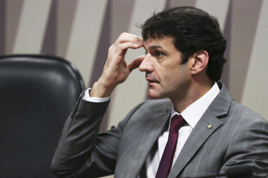 Contra corrupção? Bolsonaro manterá no cargo ministro denunciado pelo MP