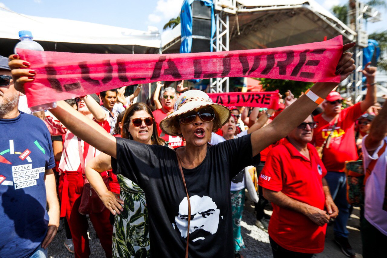 Aniversário de Lula se transforma em celebração à democracia