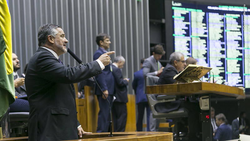 Pimenta denuncia farsa da 8º Turma do TRF-4 contra Lula e cobra reação do STF