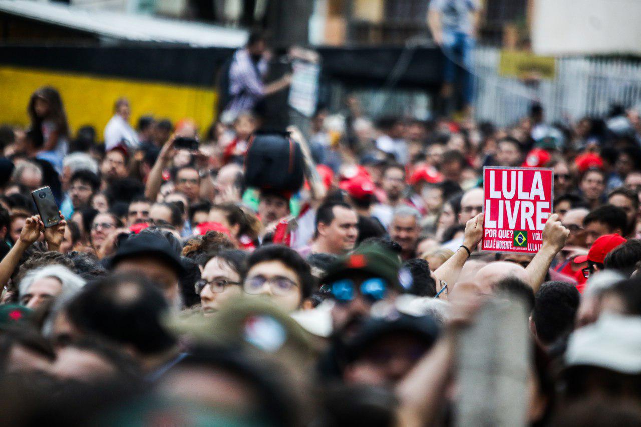 Personalidades políticas e artistas celebram Lula Livre nesta sexta-feira