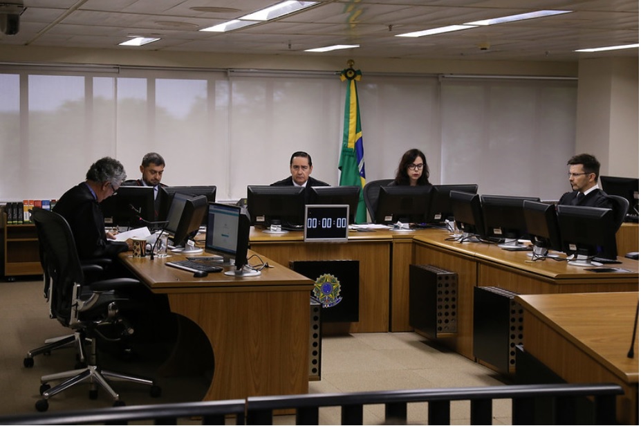 TRF-4 virou ‘tribunal de exceção’ contra Lula, diz jurista pela democracia