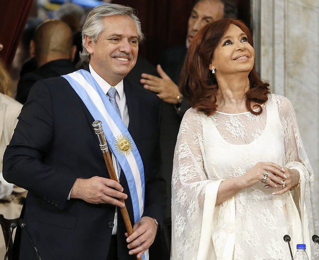 Alberto Fernández toma posse na Argentina, ao lado de Cristina Kirchner
