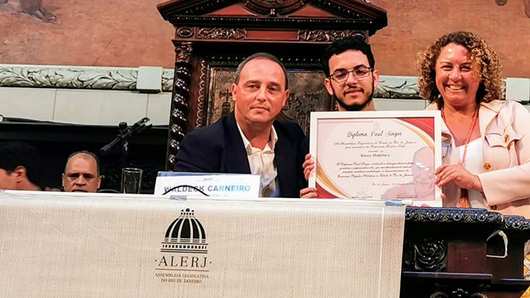 Prefeito Fabiano Horta recebe prêmio por projetos socioeconômicos