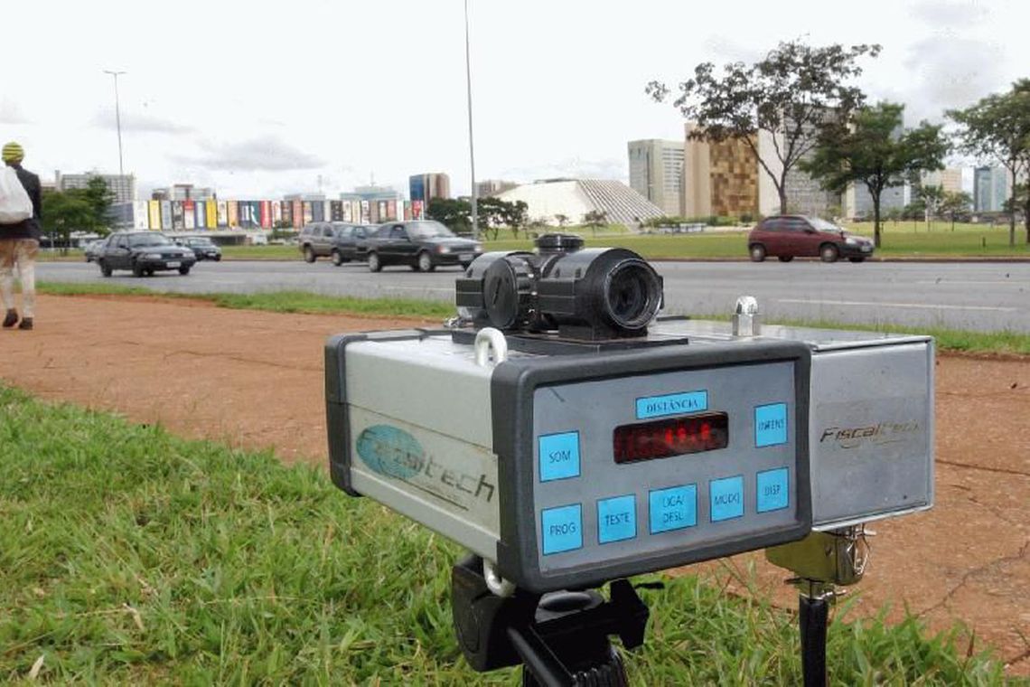 Justiça contraria decisão de Bolsonaro e ordena volta dos radares móveis