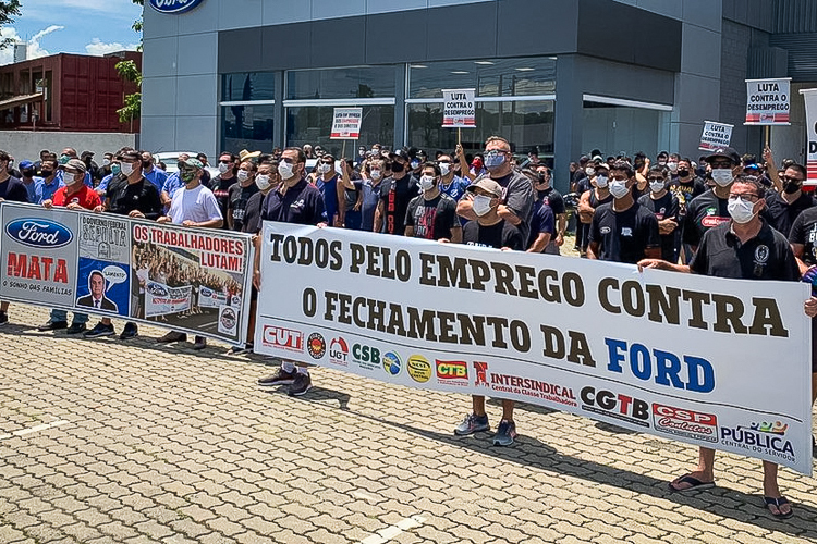 Trabalhadores protestam contra a Ford com atos nas concessionárias do país