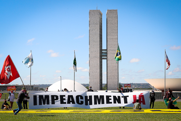 Por apologia à tortura, PT entra com pedido de impeachment de Bolsonaro