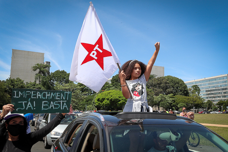 Nas ruas, cresce mobilização por impeachment para livrar país do genocida