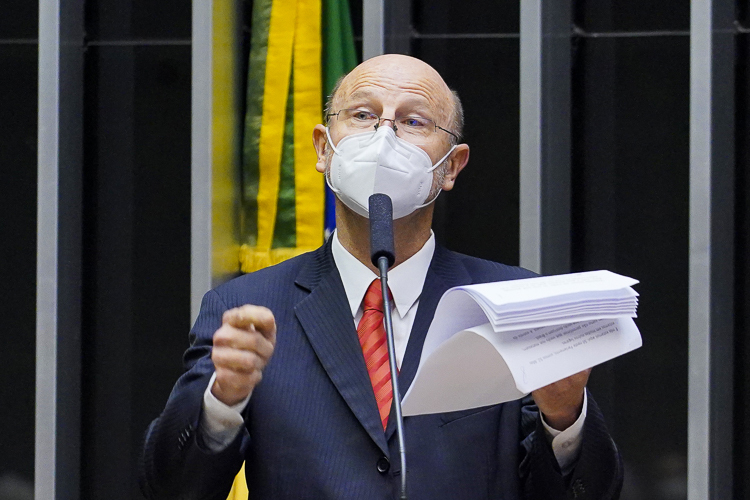Bohn Gass condena privatização da Eletrobras e defende reestatização