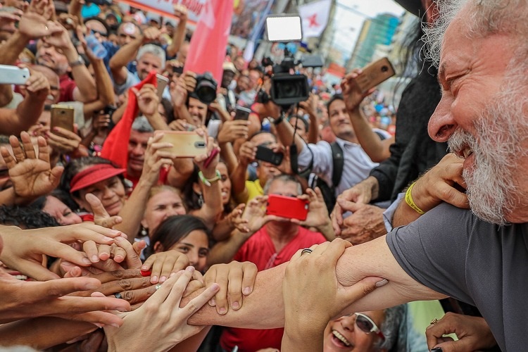 Agressor de Lula é proibido pela Justiça de divulgar vídeo