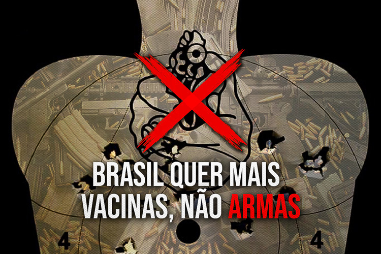 Enquanto atrasa vacinas, Bolsonaro manobra para armar milícias