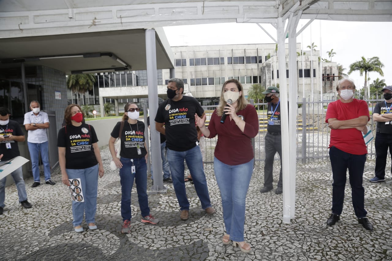 Marília participa de ato na CHESF contra a privatização da Eletrobras.