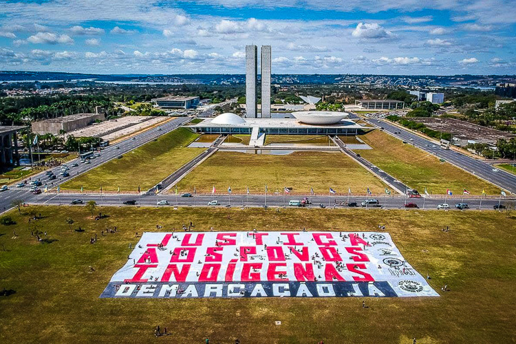 Em Brasília, povos indígenas pedem proteção e justiça