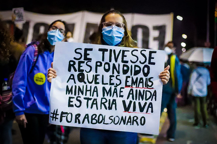 Familiares de vítimas de Covid-19 processam Bolsonaro