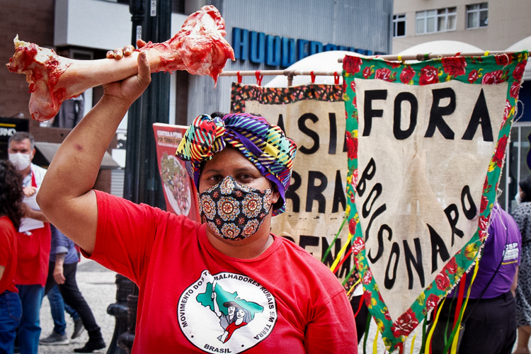 Em Curitiba, ato protesta contra a fome e violência contra as mulheres