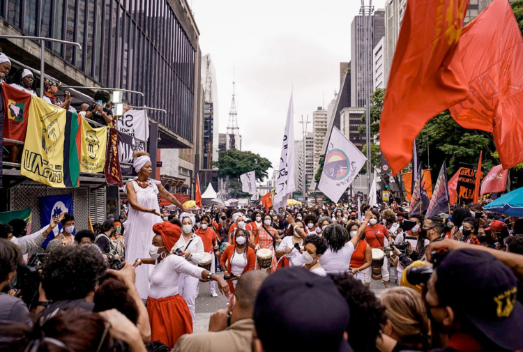 No Dia da Consciência Negra, brasileiros vão às ruas e pedem Fora Bolsonaro