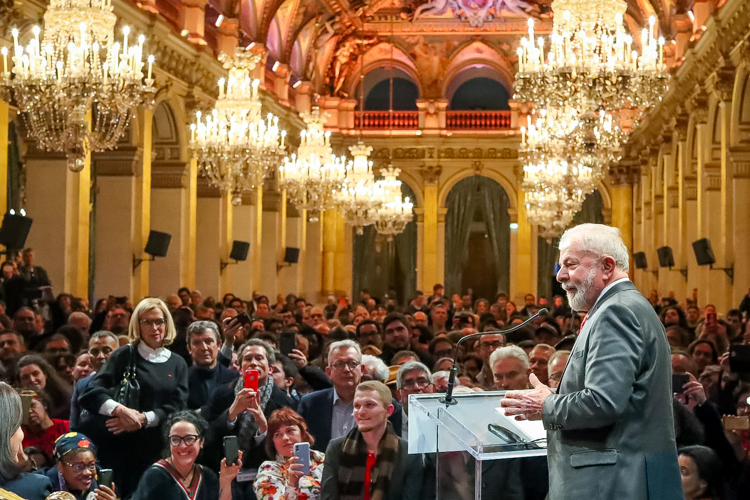 Na Europa, Lula discute América Latina e recebe prêmio