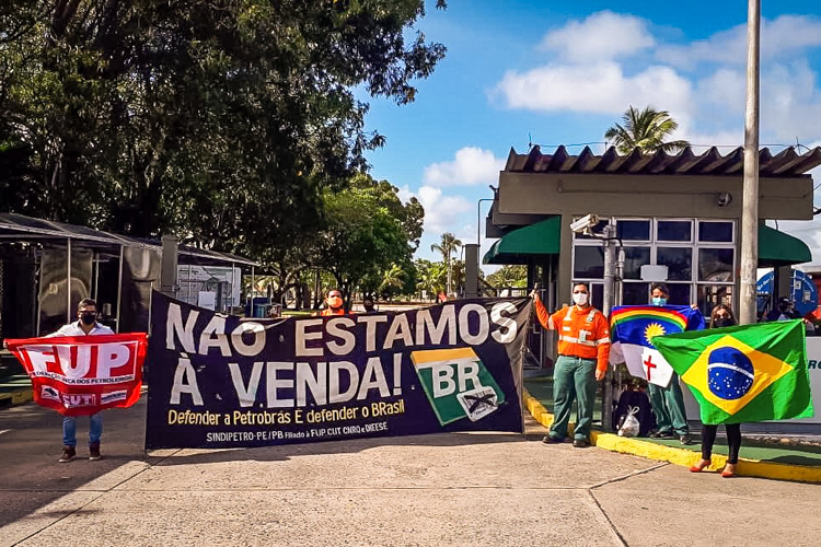 Com atos pelo país, petroleiros resistem ao desmonte da Petrobras