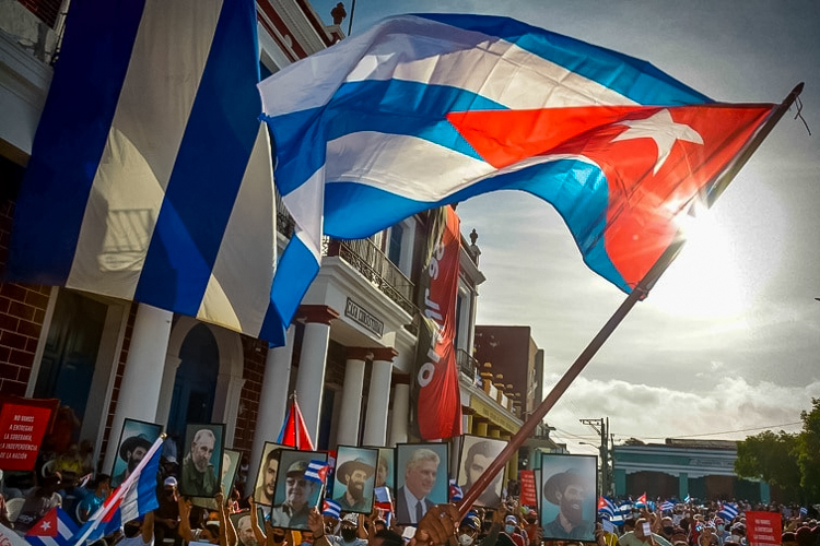 EUA ampliam bloqueio e promovem ataques internos e externos à Cuba