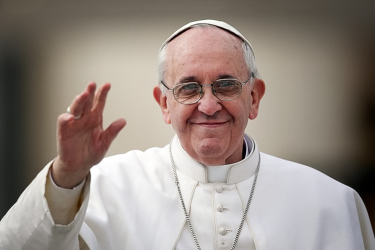 Papa Francisco dá o recado: Gastem com educação, não com armas