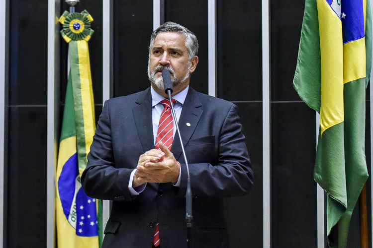 Pimenta: Mídia brasileira bajula Moro e ignora Lula, líder nas pesquisas