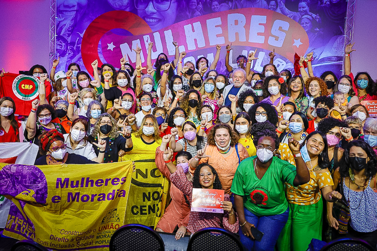 Mulheres afirmam compromisso com Lula por igualdade e reconstrução do Brasil