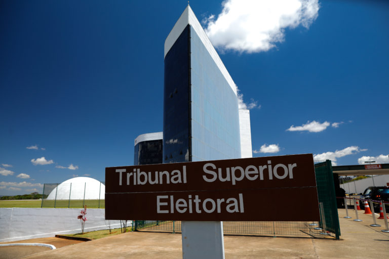 PT aciona TSE contra propaganda eleitoral irregular de Bolsonaro
