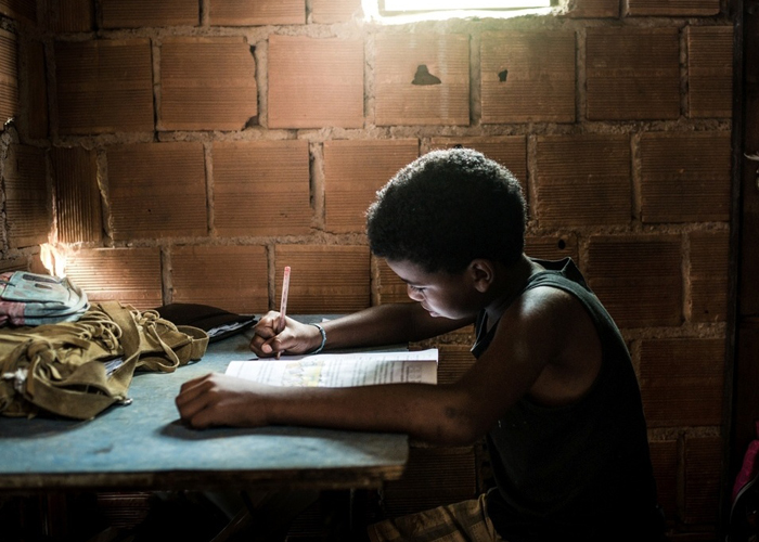 País que deixa criança fora da escola empobrece a longo prazo, aponta estudo do FMI