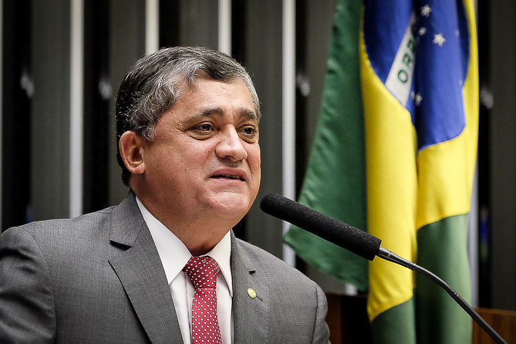 É preciso desmontar arapuca de Bolsonaro com política de preços da Petrobrás, diz Guimarães