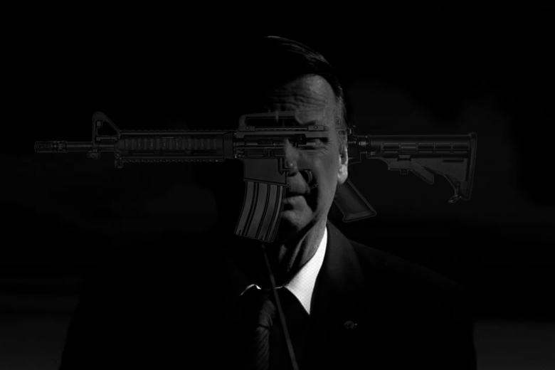 Ao facilitar compra de armas, Bolsonaro vira sócio do crime organizado