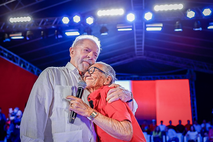 População de Serra Talhada (PE) diz esperar ansiosa a volta de Lula