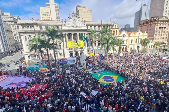 Atos pela democracia varrem país e isolam ainda mais golpismo de Bolsonaro