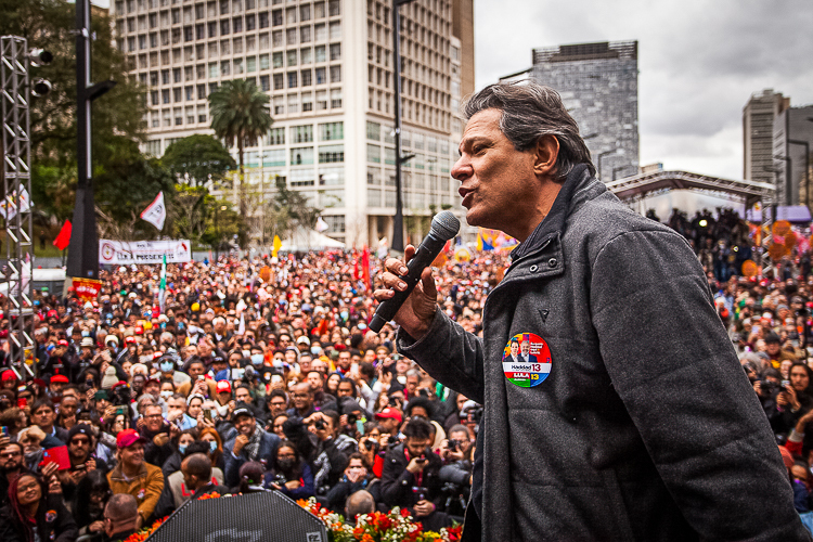 Em São Paulo, Haddad convoca o povo a ocupar as ruas de todo o país