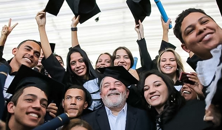 ‘Consegui ingressar no curso que sempre sonhei.’ Prouni, 21 anos, 3,6 milhões de bolsas