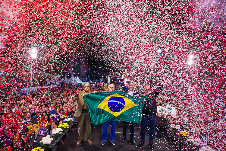 Lula: “Viemos ao mundo para transformar este país numa grande nação” 