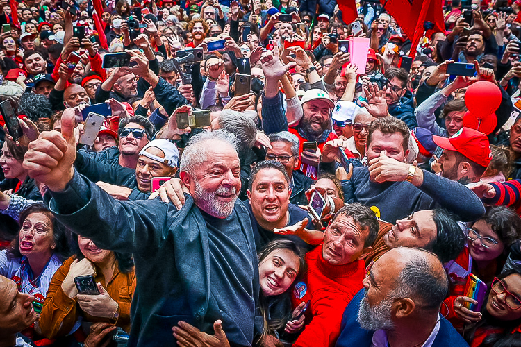 Neste domingo, vamos votar Lula 13 pela democracia e pelo povo brasileiro