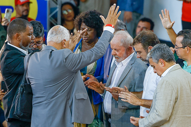 Comitê Evangélico do PT propõe 24 horas de oração pelo Brasil