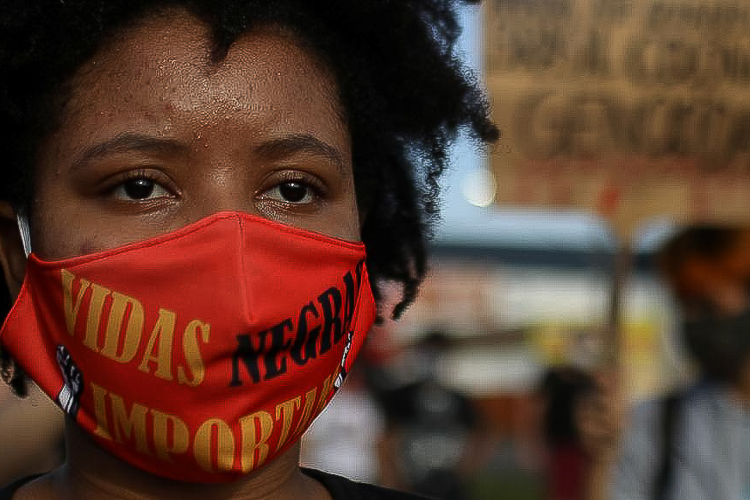 Escritora brasileira lança livro baseado em estudos sobre o racismo na pandemia da Covid-19