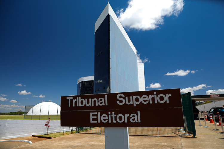 Fake news e fraudes eleitorais de Bolsonaro são alvo de 70 ações no TSE