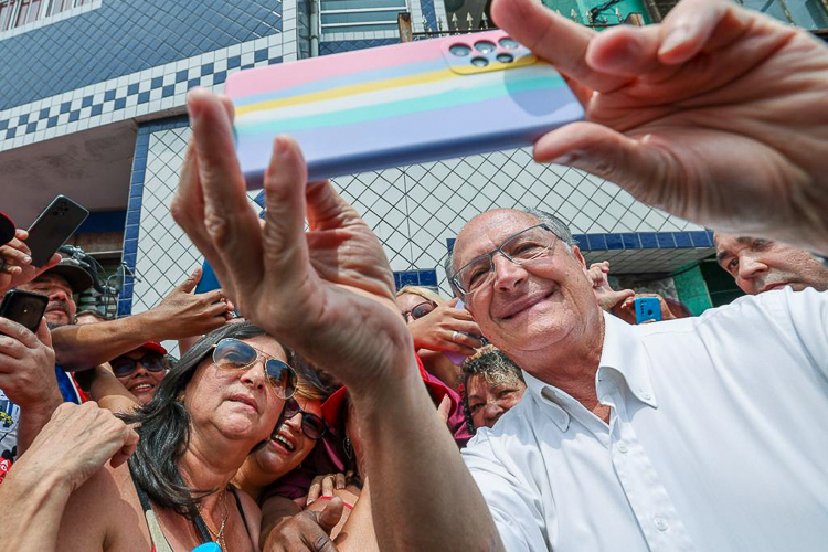 Alckmin será o coordenador da transição de governo, anuncia Gleisi