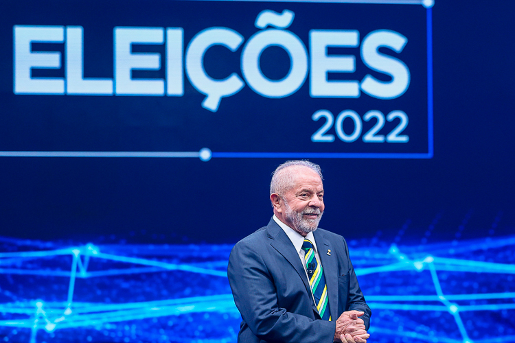 Lula se destaca ao confrontar mentiras de Bolsonaro, apontam senadores