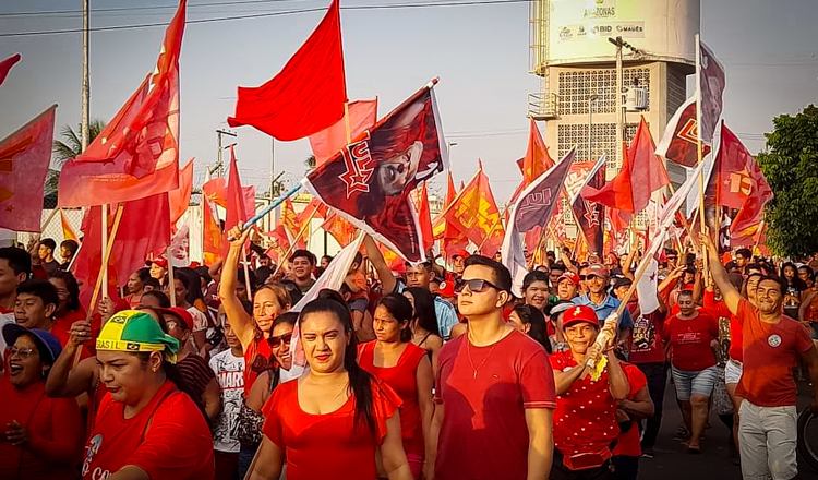 “Eleição se ganha na rua”: Ocupar praças e avenidas para garantir a vitória em 30/10