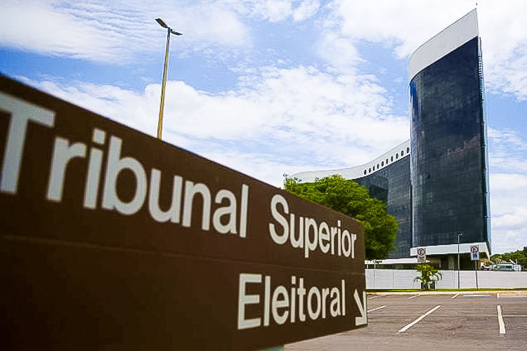 Contas de campanha de Lula e Alckmin são aprovadas pelo TSE