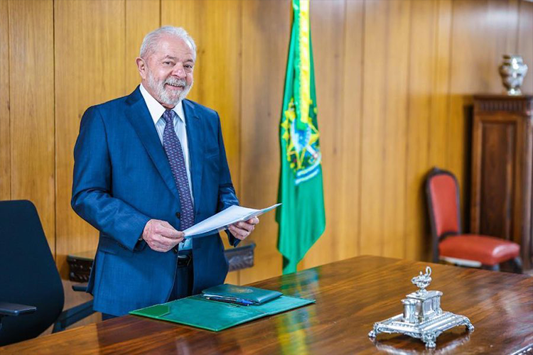 Lula define prioridades para a Educação e a Saúde