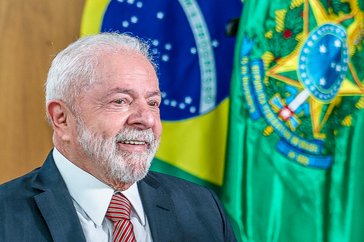 Com agenda ambiental e social, Lula chega aos EUA para encontro com Biden