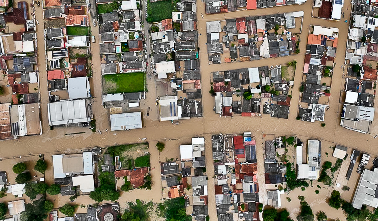 Governo Lula libera R$ 1,4 mi para socorrer vítimas de enchentes no Acre